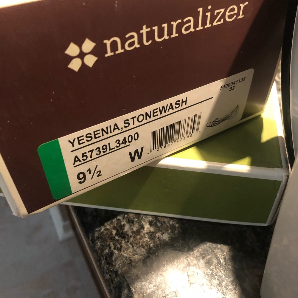 NaturalizerWomen’s ‘Yesenia’ SuedeMesh Casual Shoe - Picture 10 of 12